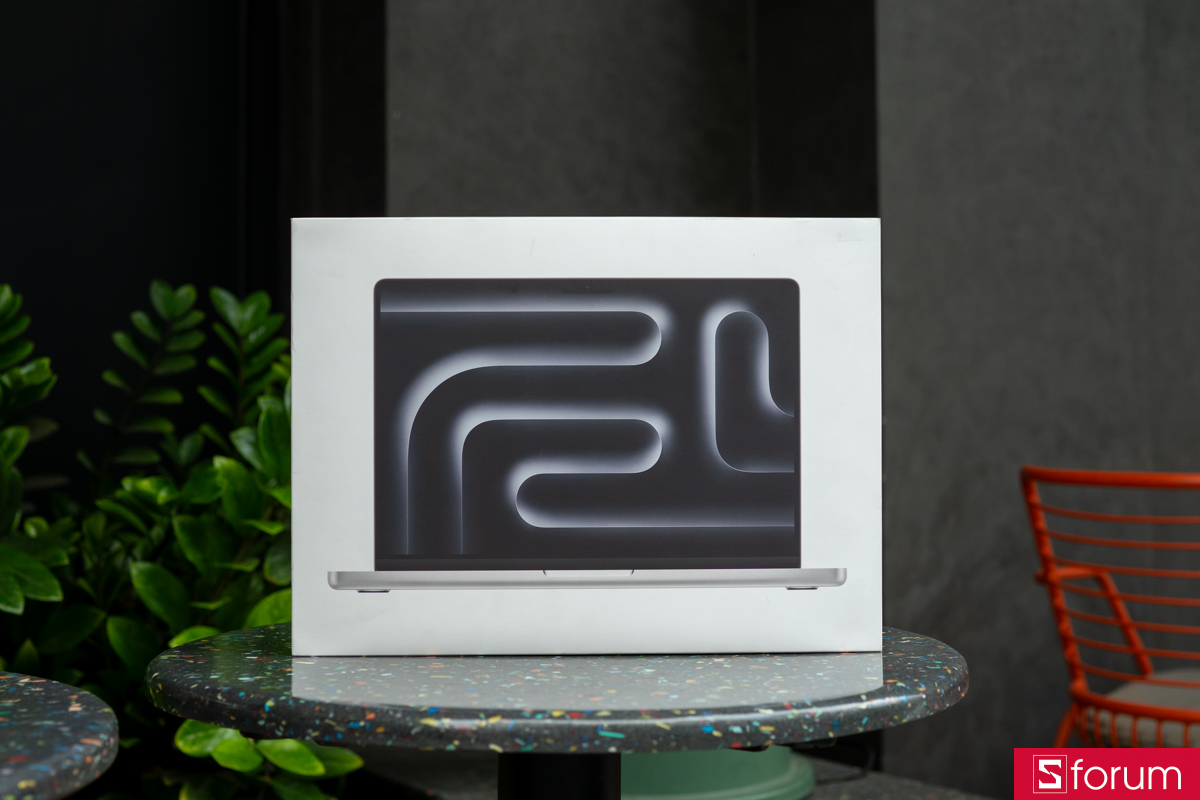 Mặt trước hộp MacBook Pro M5 14 inch