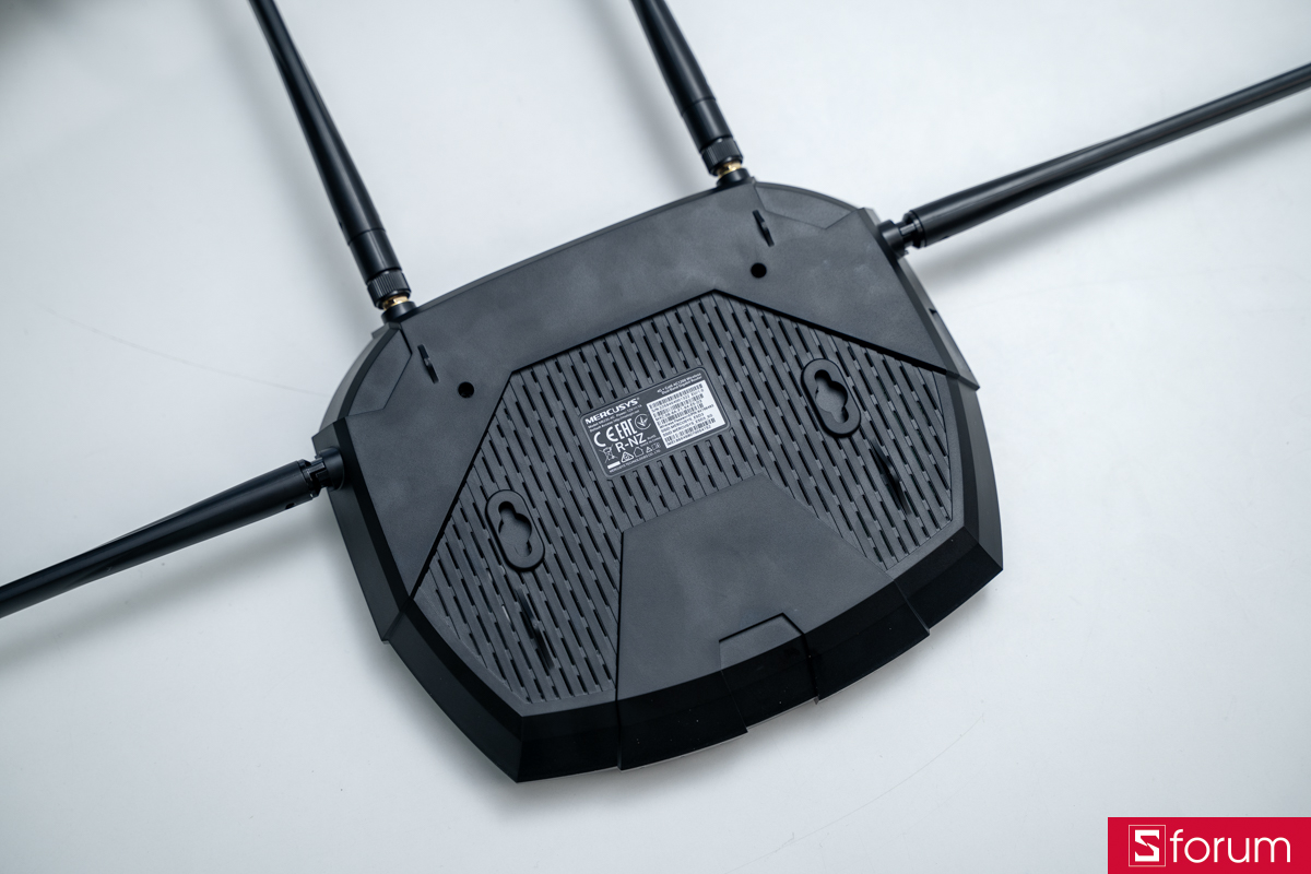 Mặt đáy MERCUSYS MB235-4G