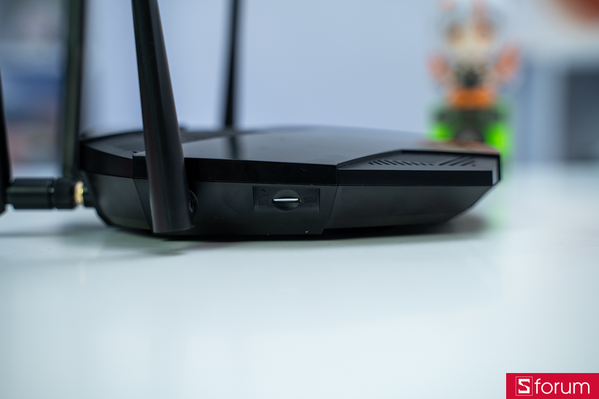 Khe SIM sau MERCUSYS MB235-4G