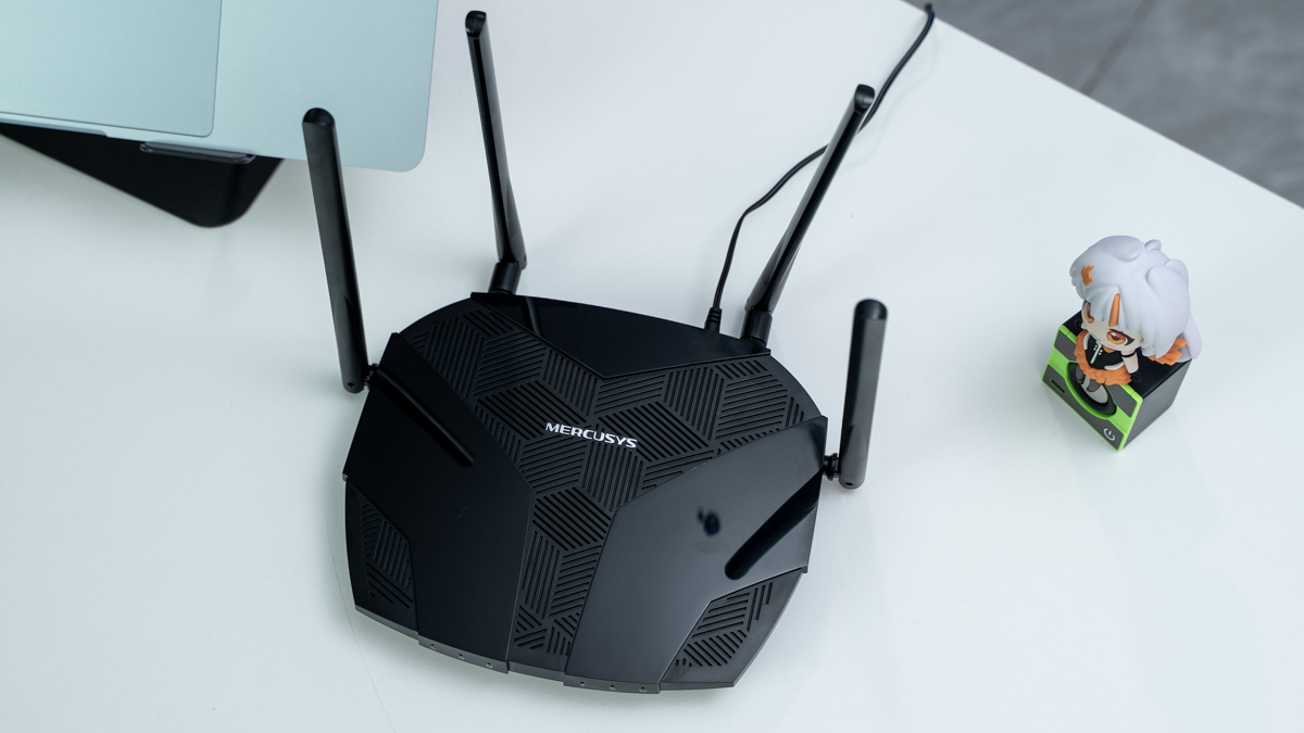 Trên tay MERCUSYS MB235-4G: Router Wi-Fi AC1200 kiêm trạm phát 4G, cắm SIM dùng ngay, giá 1.79 triệu Trên tay MERCUSYS MB235-4G: Router Wi-Fi AC1200 kiêm trạm phát 4G, cắm SIM dùng ngay, giá 1.79 triệu