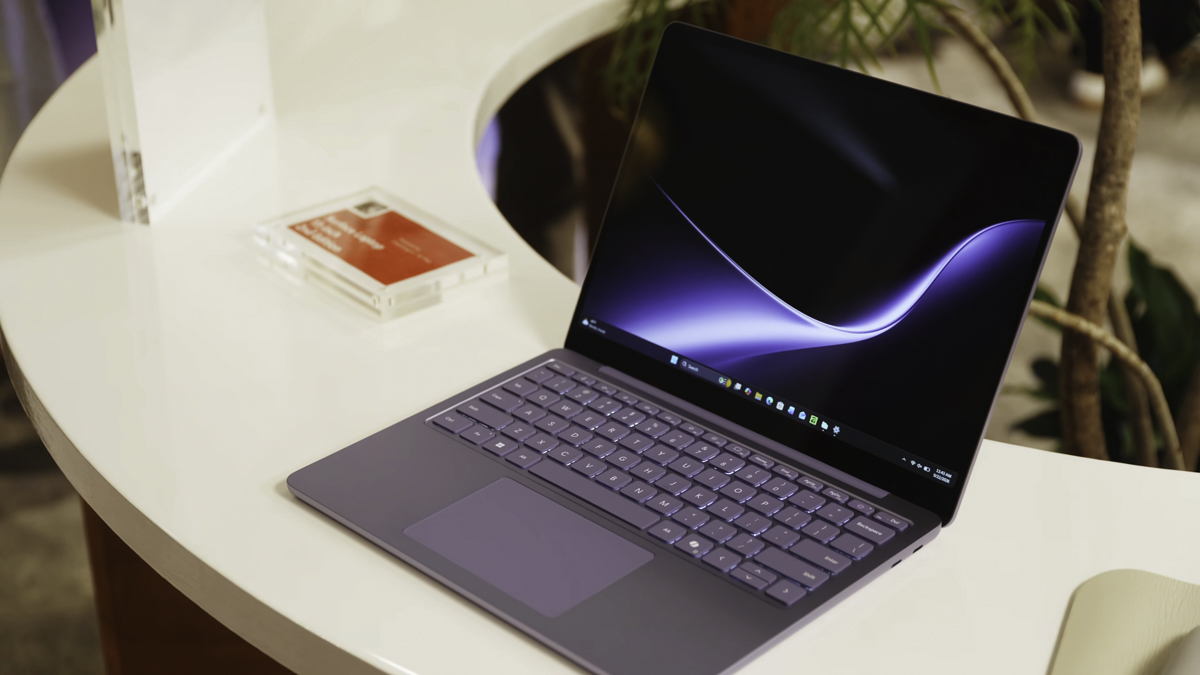 Trên tay Microsoft Surface Laptop 13-inch (2nd Edition)