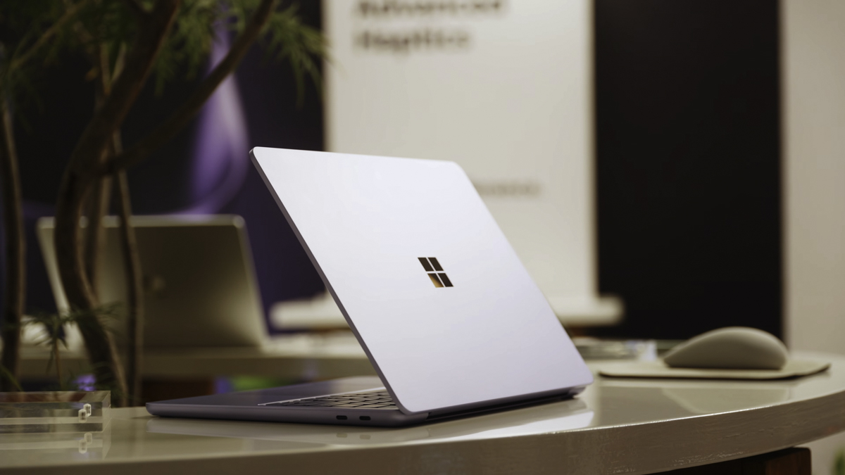 Làm việc cùng Microsoft Surface Laptop 13-inch (2nd Edition)
