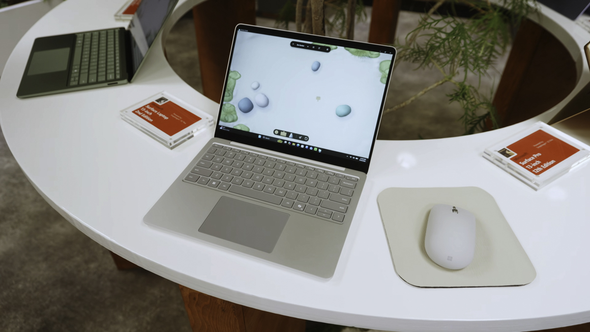 Trên tay Microsoft Surface Laptop 13 inch 2026: Thiết kế cũ, “nội lực” mới với Snapdragon X2 Plus, giá từ 31 triệu