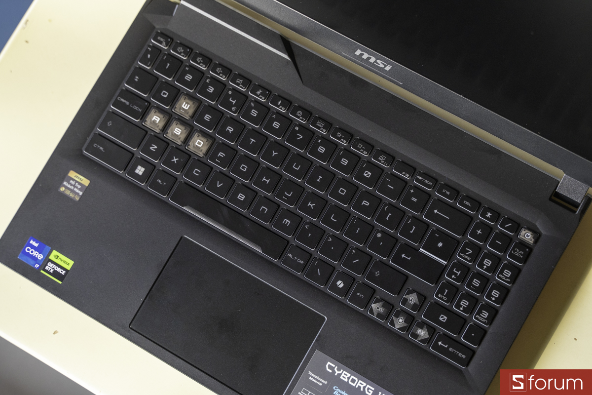 Mặt C của MSI Cyborg 15 A13UC
