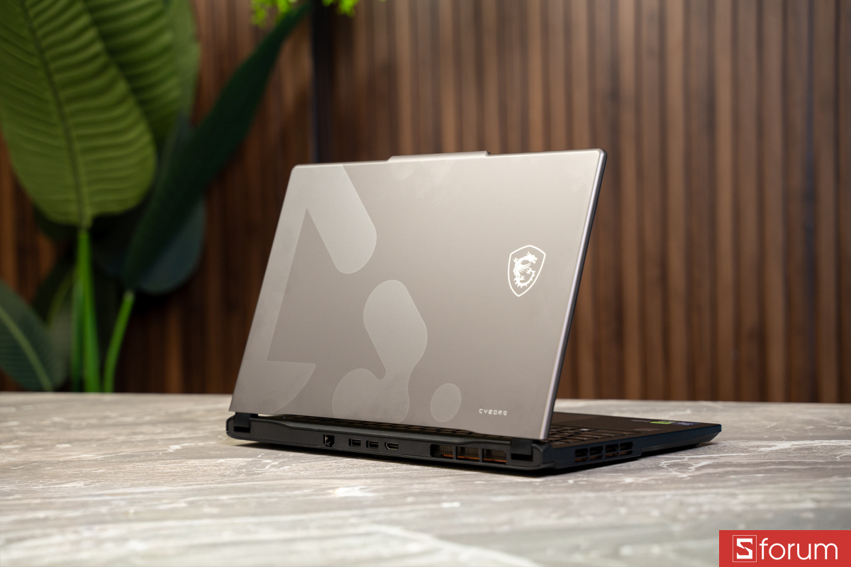 Ngoại hình MSI Cyborg 15 C13WEO