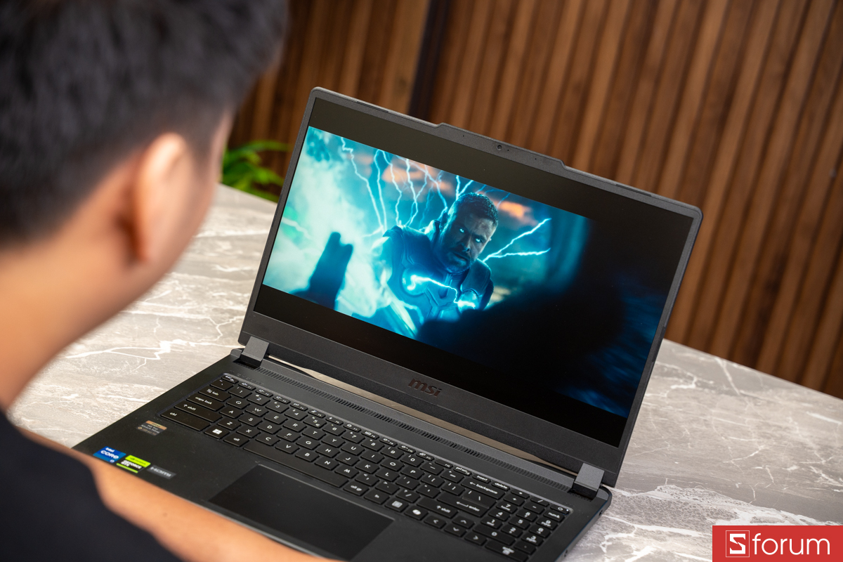 Màu sắc trên MSI Cyborg 15 2026
