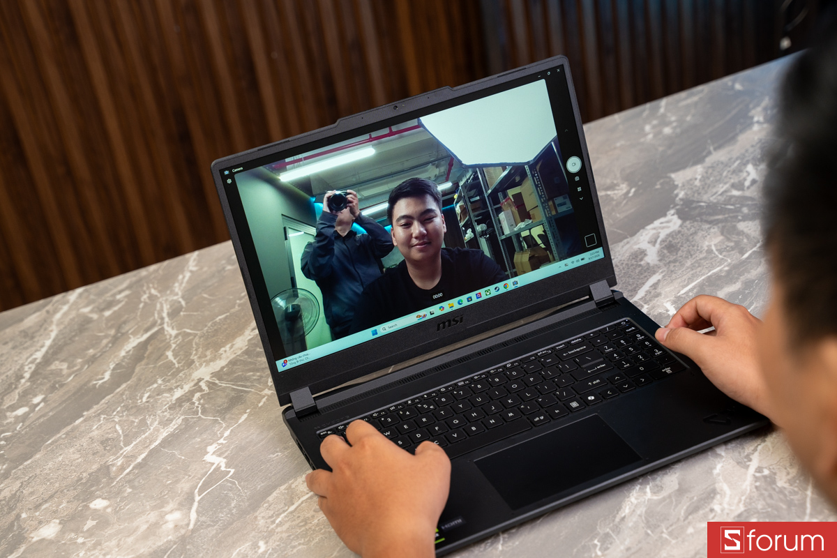 Webcam trên MSI Cyborg 15 2026