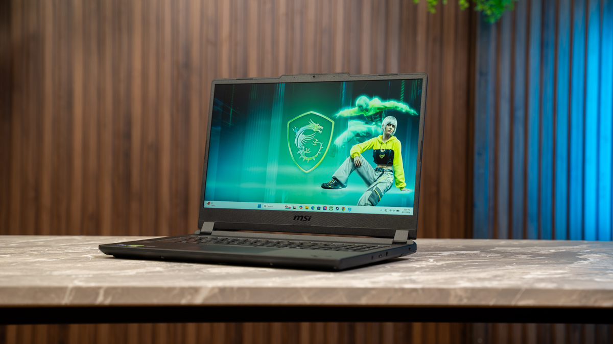 Trên tay MSI Cyborg 15 C13WEO: Lột xác diện mạo, RTX 5050 8GB có làm nên chuyện ở mức giá 32.9 triệu?