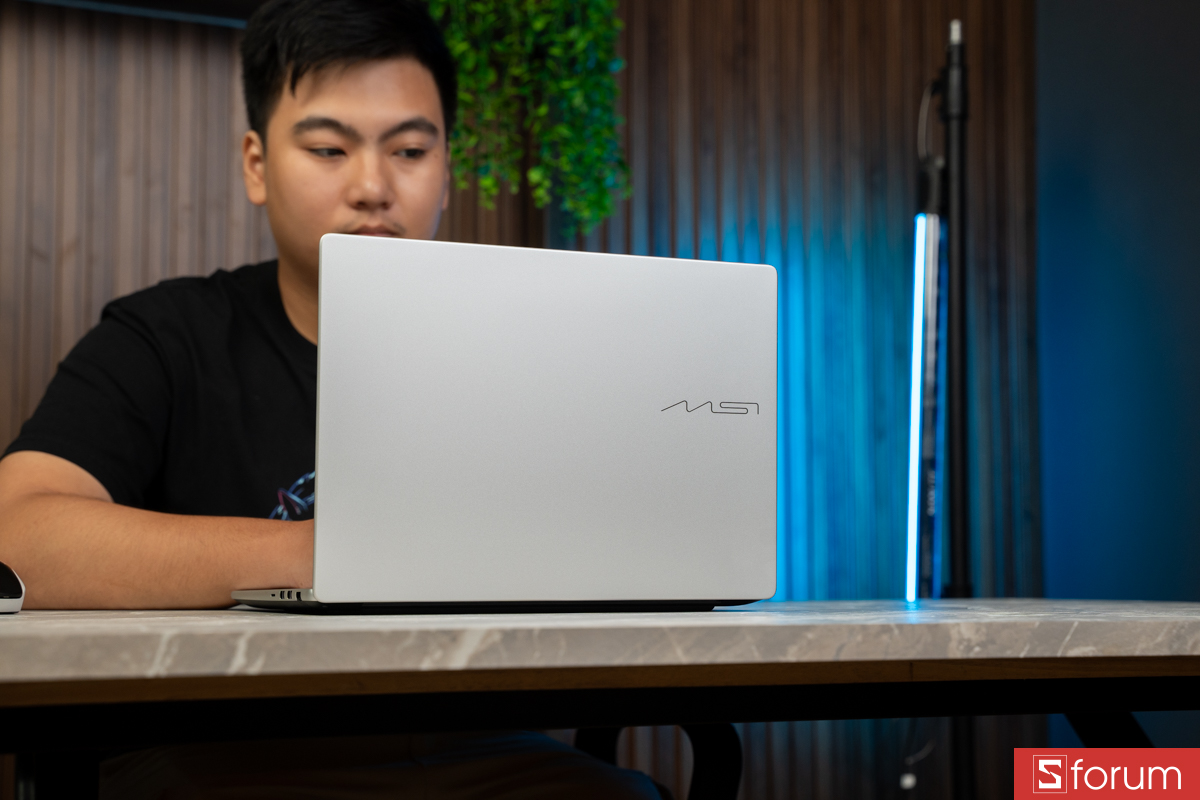 Trên tay MSI Modern 14S AI+