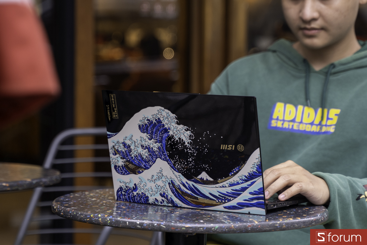 Lập trình trên MSI Prestoge 13 AI+ Ukiyue Edition