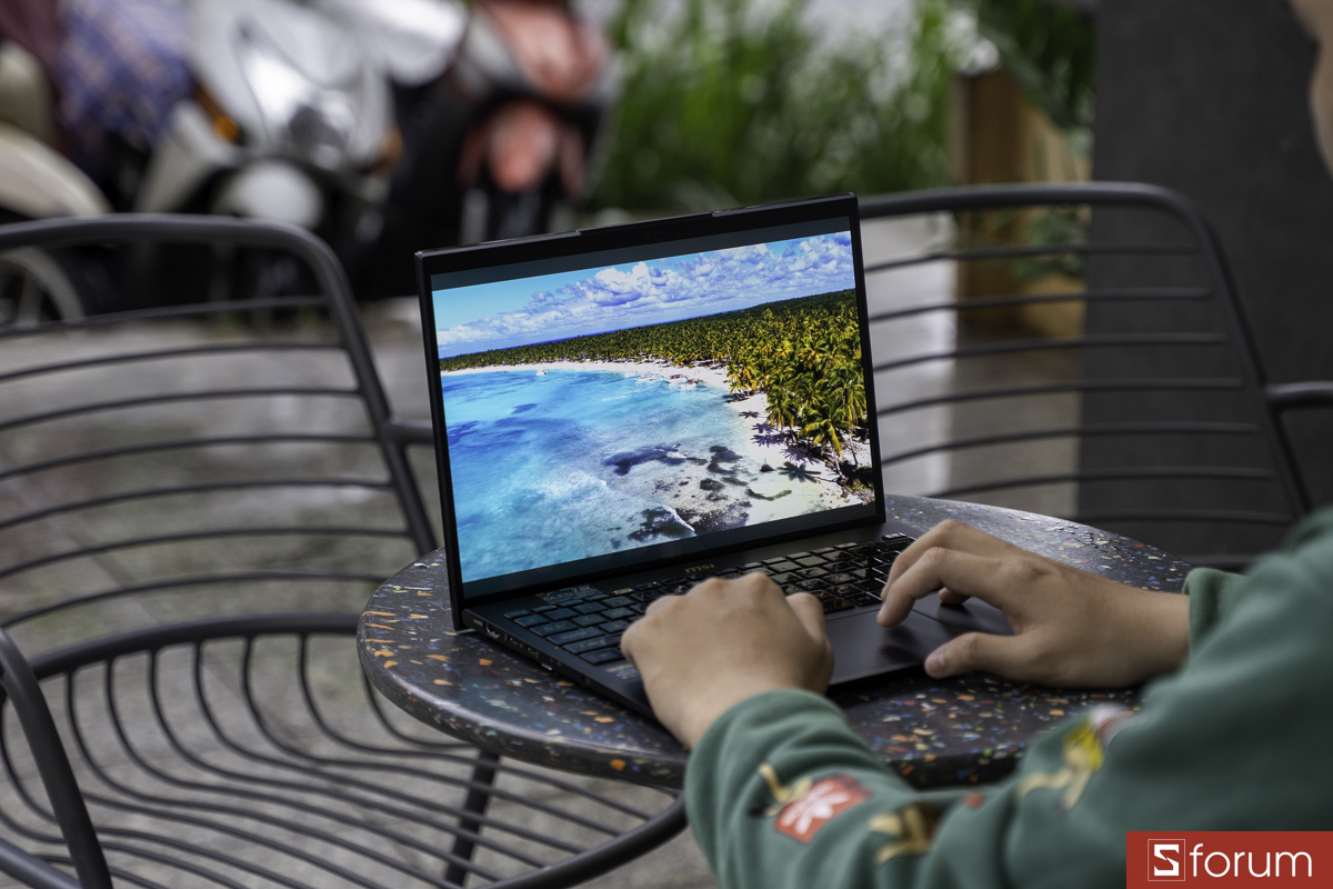 Tấm nền OLED cho độ sáng cao ngoài trời