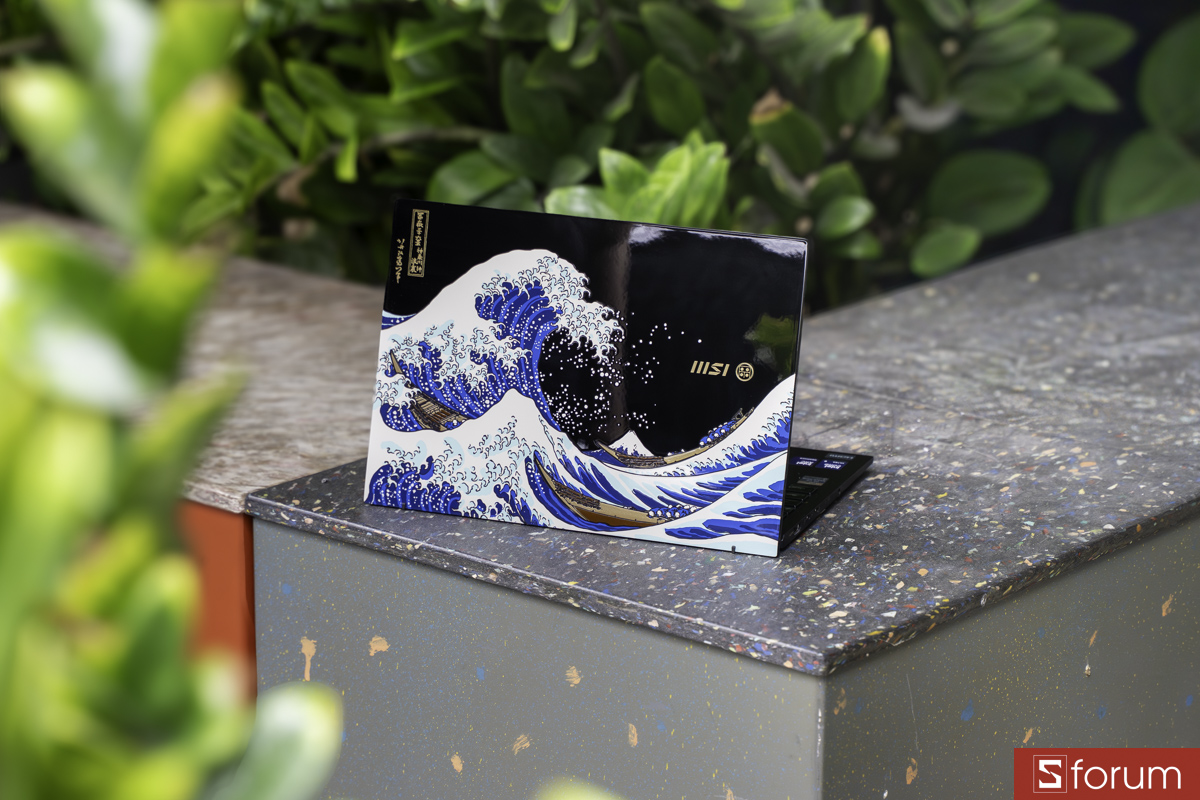 Mặt lưng MSI Prestige 13 AI+ Ukiyoe Edition