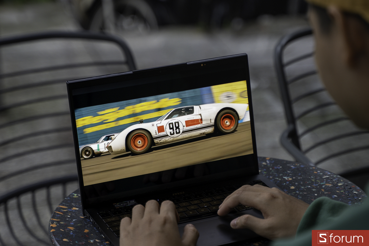 Giải trí trên MSI Prestoge 13 AI+ Ukiyue Edition