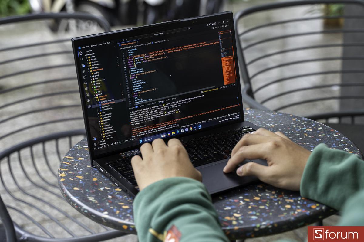 Lập trình trên MSI Prestoge 13 AI+ Ukiyue Edition