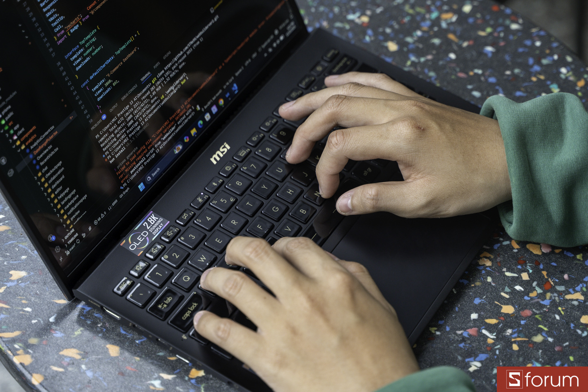 Bàn phím MSI Prestige 13 AI+ Ukiyoe Edition