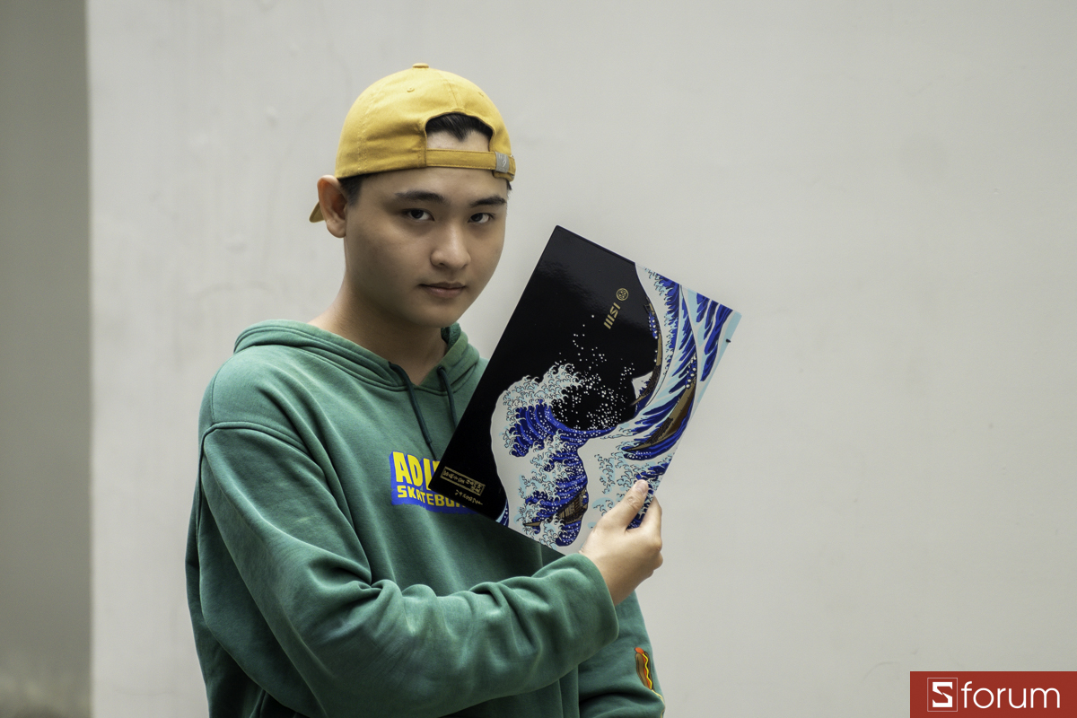 Trọng lượng MSI Prestige 13 AI+ Ukiyoe Edition