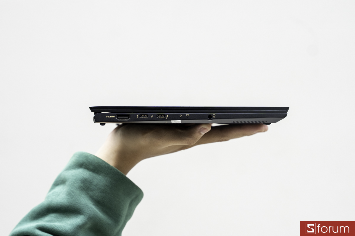 Độ mỏng MSI Prestige 13 AI+ Ukiyoe Edition