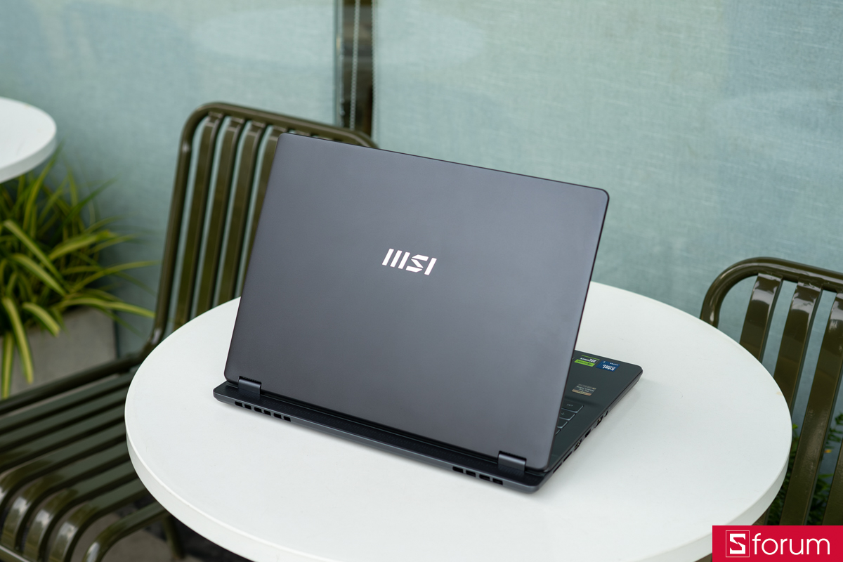 Mặt lưng MSI Prestige 14 AI Studio