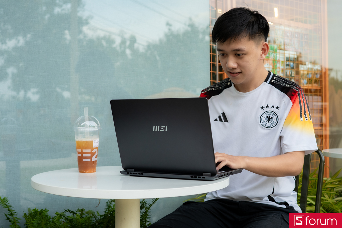 Trên tay MSI Prestige 14 AI Studio