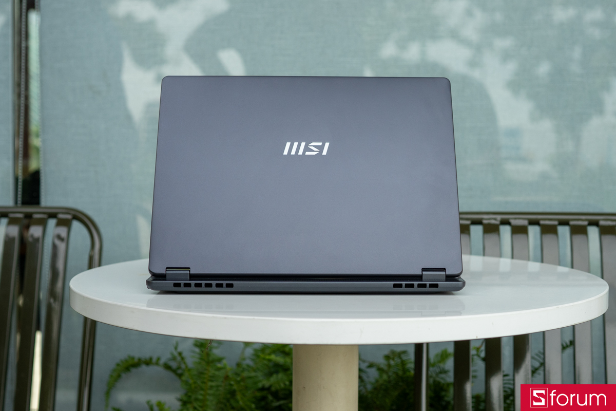 Mặt lưng MSI Prestige 14 AI Studio