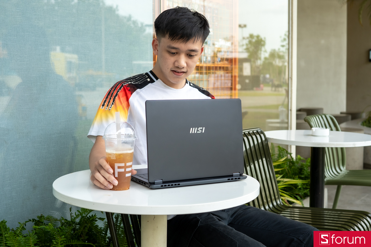 Thời lượng pin MSI Prestige 14 AI Studio thoải mái sử dụng cả ngày