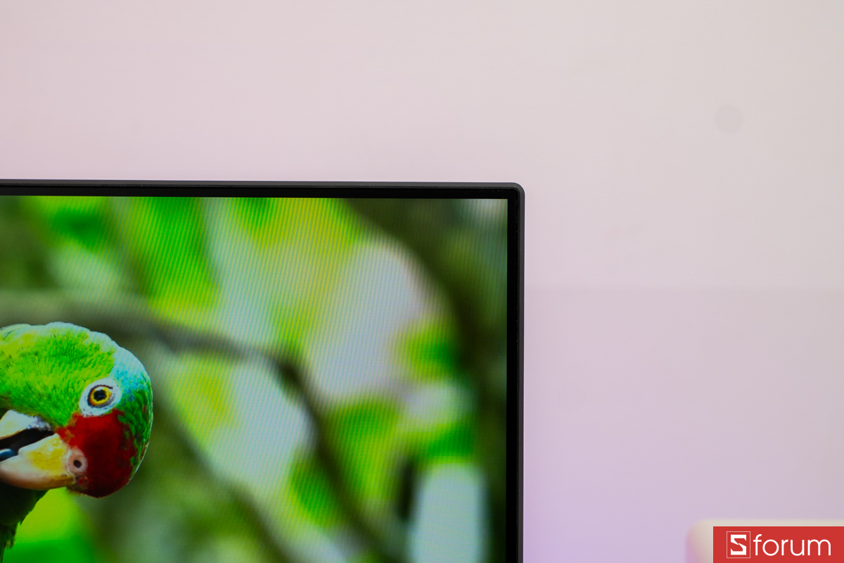 Cạnh viền mỏng trên MSI MP242L