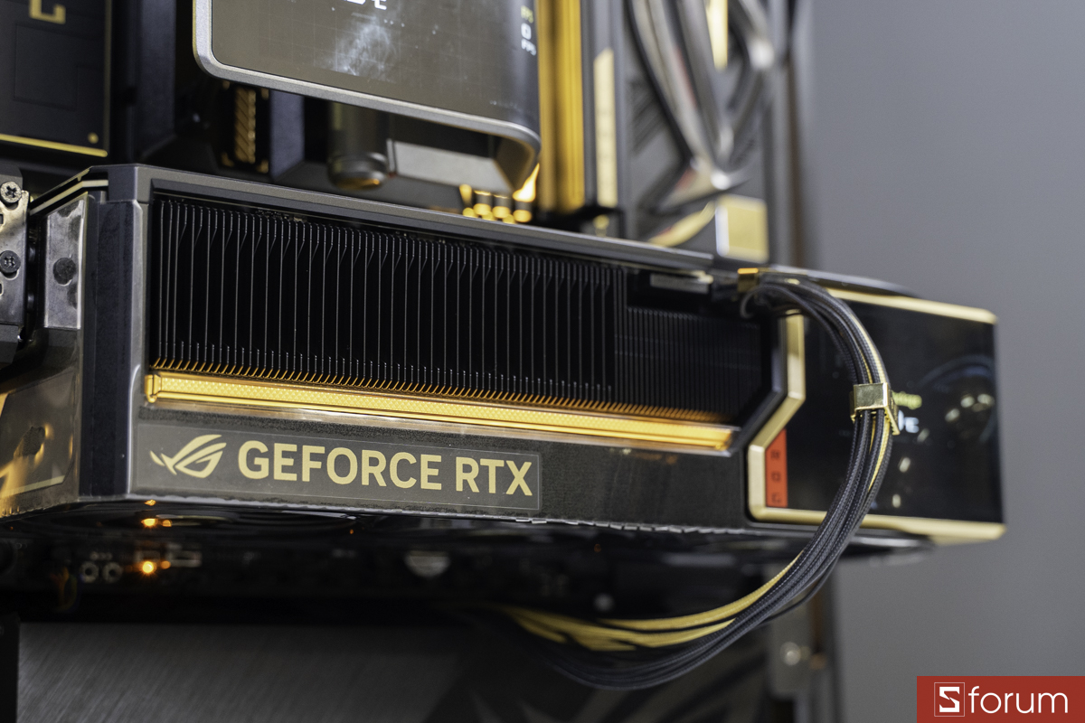 RTX 5090 trên PC ASUS ROG 20th ANNIVERSARY