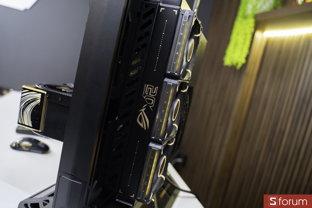 Hệ thống tản nhiệt trên PC ASUS ROG 20th ANNIVERSARY