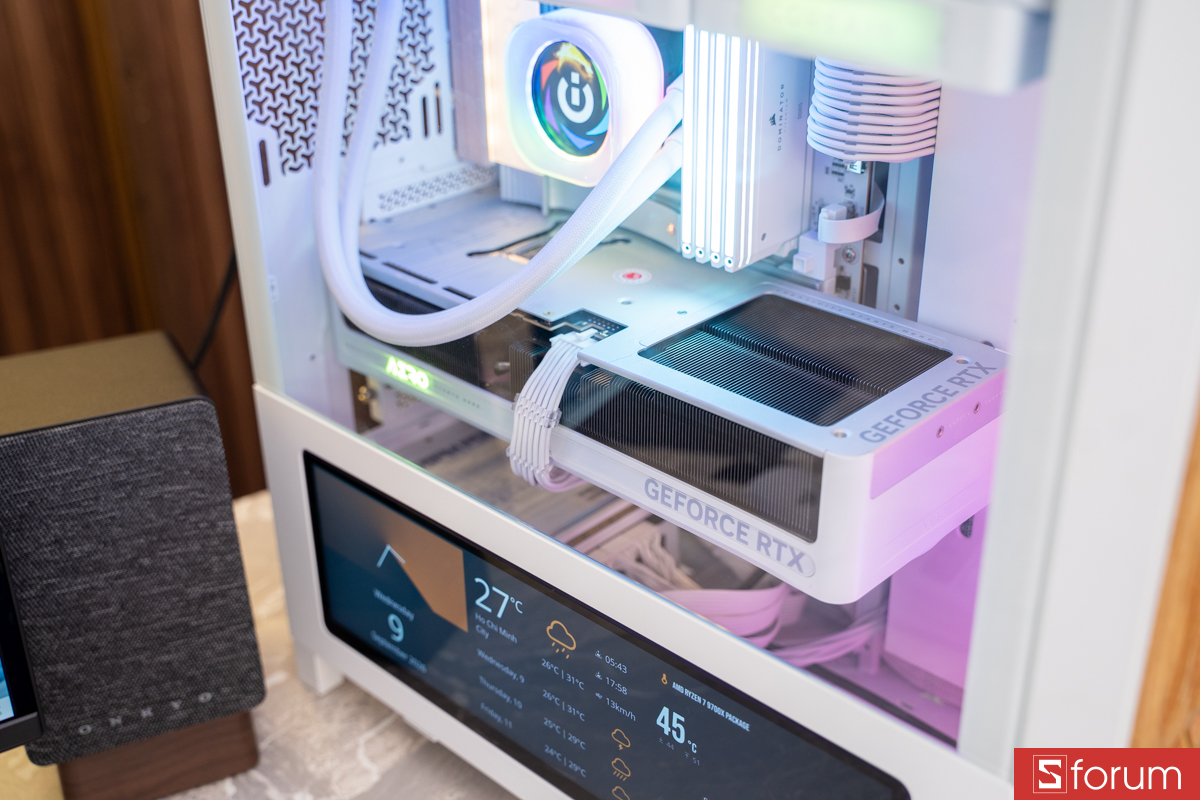 Bên trong PC GIGABYTE AORUS