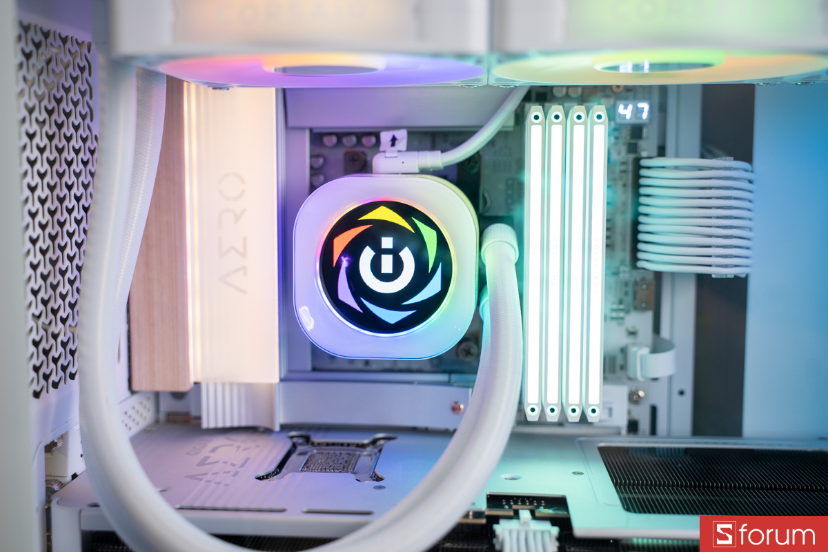Corsair iCUE LINK TITAN 360 RX LCD trên PC GIGABYTE AORUS