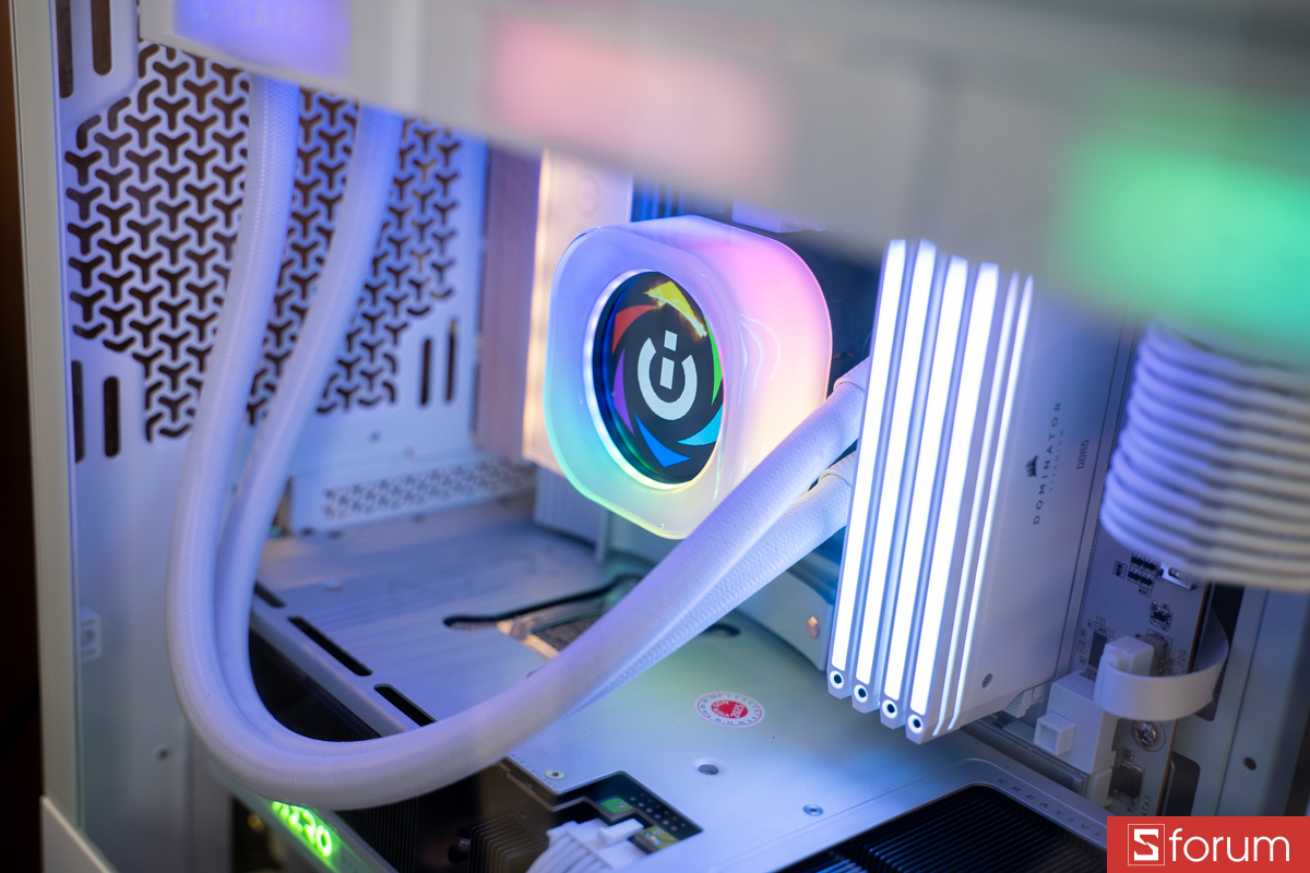 Corsair iCUE LINK TITAN 360 RX LCD trên PC GIGABYTE AORUS