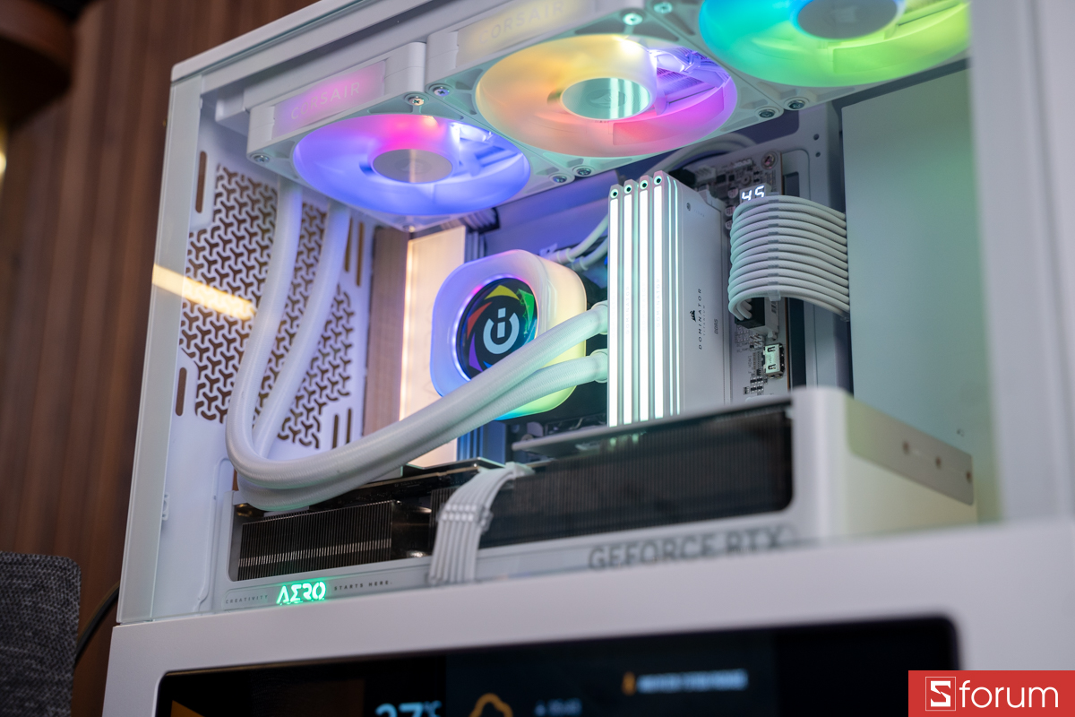 Bên trong PC GIGABYTE AORUS