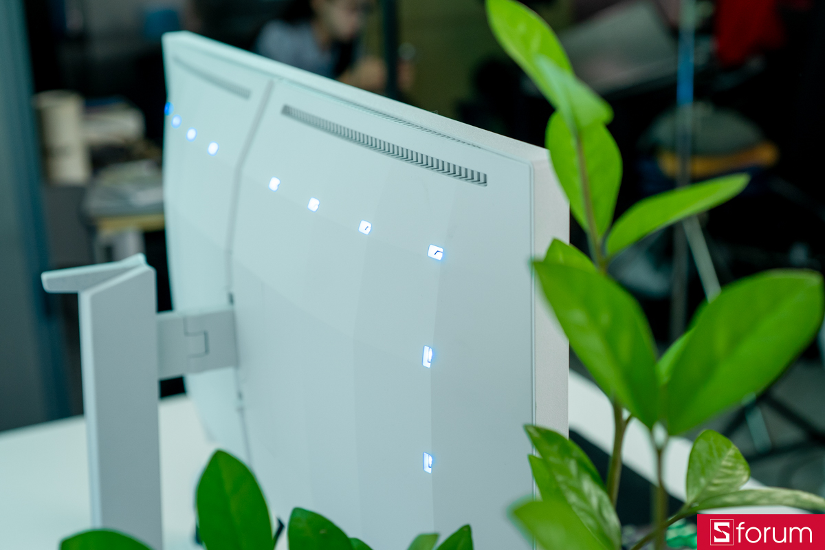 Đèn ambient trên Philips Evnia 27M2N5901A