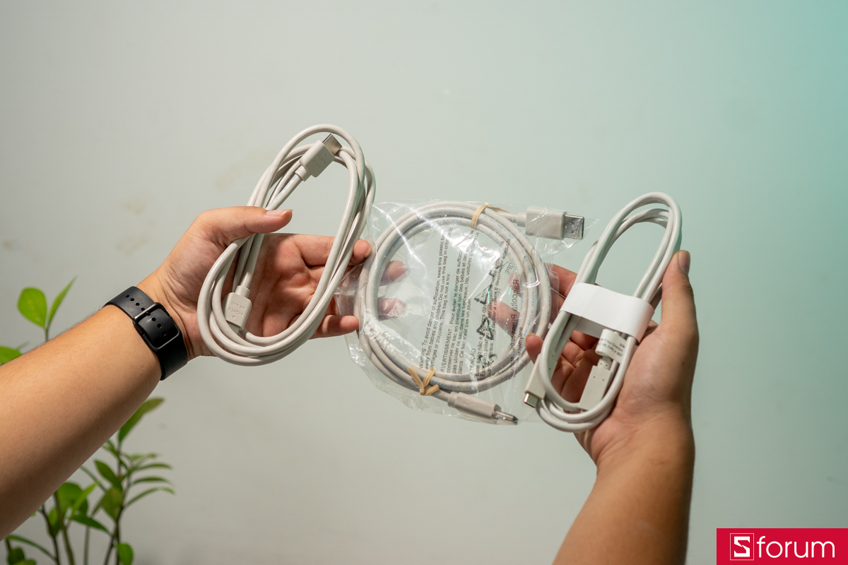 Bộ 3 dây kết nối: HDMI, DisplayPort và USB-C 