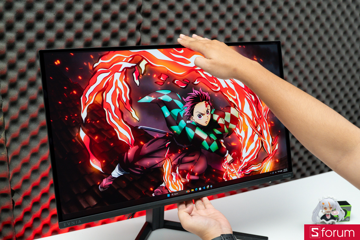 Khả năng xoay màn hình Philips Evnia 27M2N6500