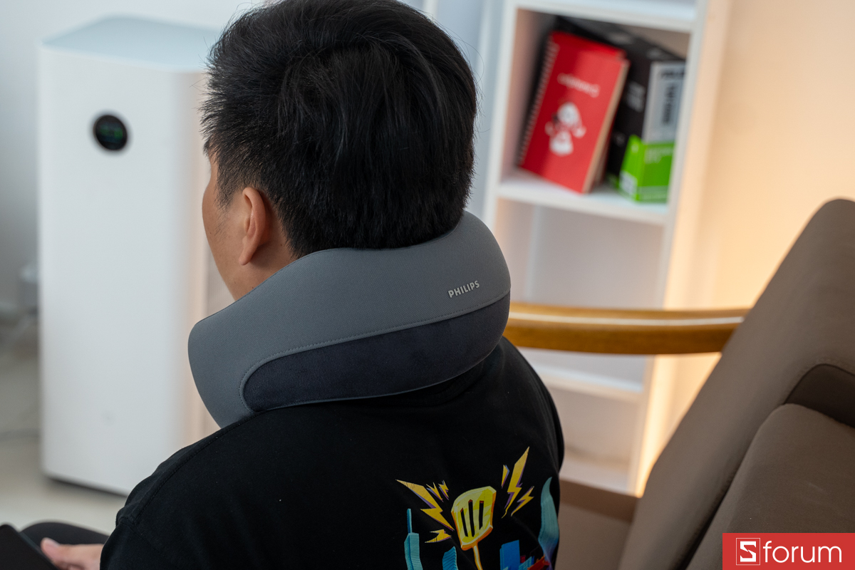 Thiết kế ôm trọn cổ massage trên Philips PPM3308