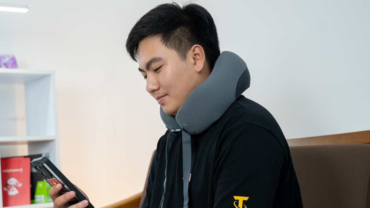 Trên tay Philips PPM3308: Máy massage cổ 360 độ chườm ấm, quà 8/3 tâm lý tặng mẹ giá 1.89 triệu