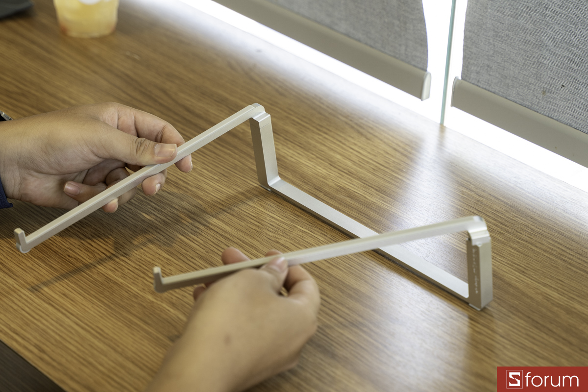 Bản lề chắc chắn trên Rain Design mBar Pro