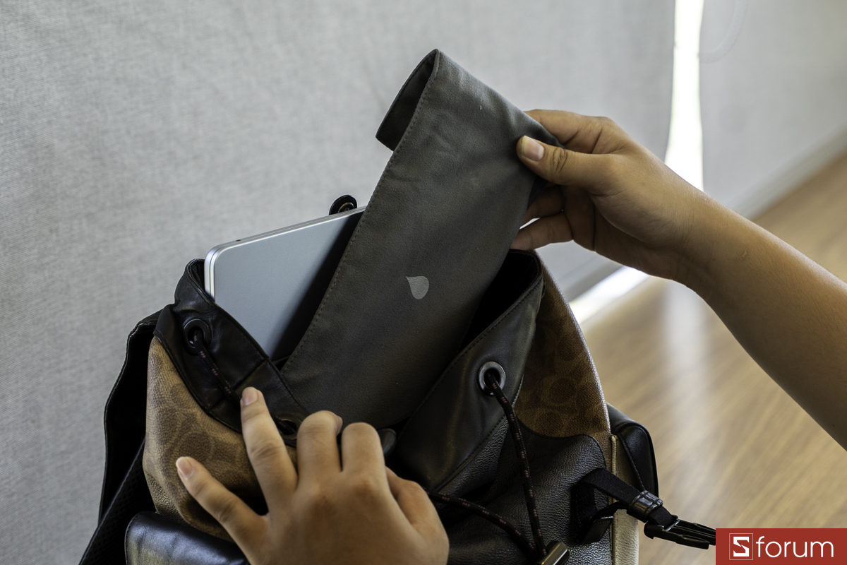 Gọn nhẹ, dễ dàng mang Rain Design mBar Pro đi