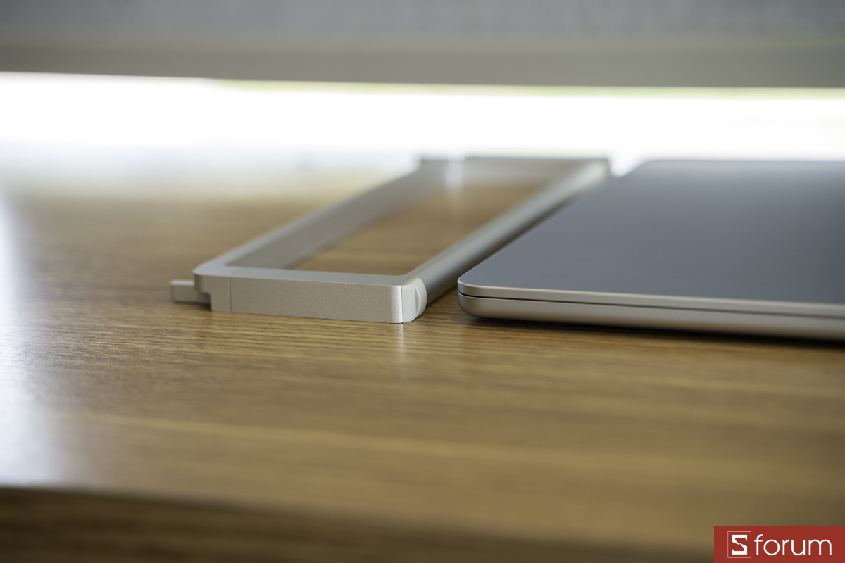 Khung kim loại chắc chắn trên Rain Design mBar Pro