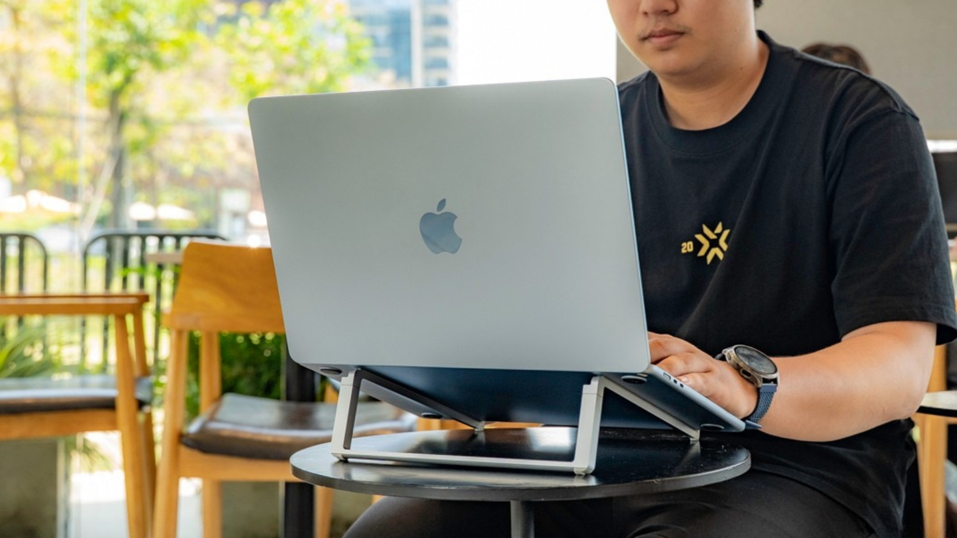 Bỏ hơn 1 triệu mua giá đỡ laptop: Rain Design mBar Pro có “đắt xắt ra miếng”?