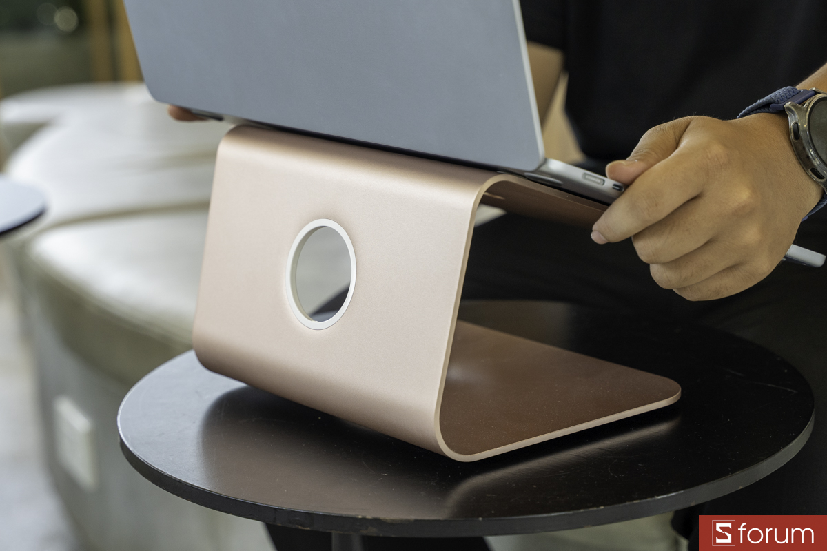 Feet cao su chắc chắn trên Rain Design mStand 360