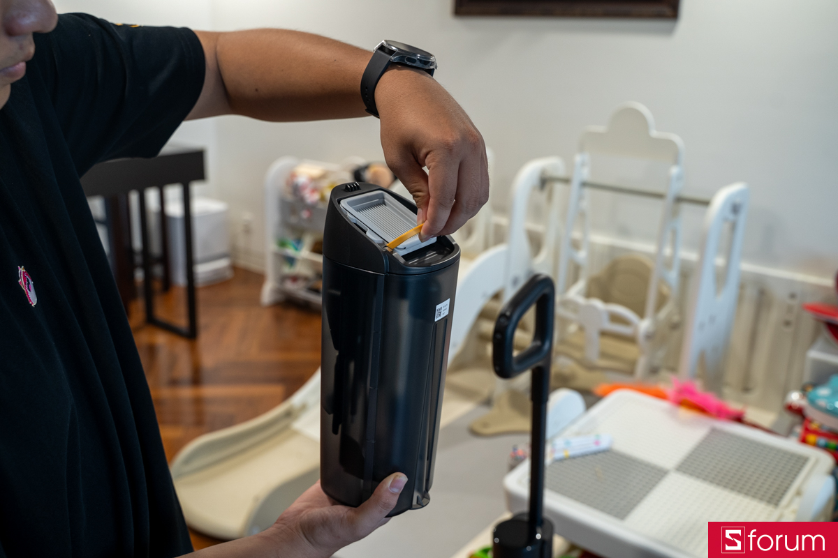 Thay thế miếng lọc bụi trên Roborock F25 Ace Pro