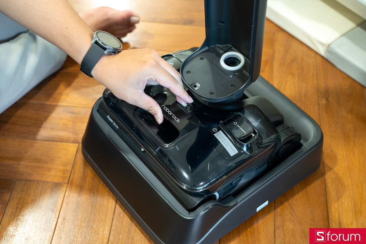 Bình chứa nước lau nhà và nước sạch trên Roborock F25 Ace Pro