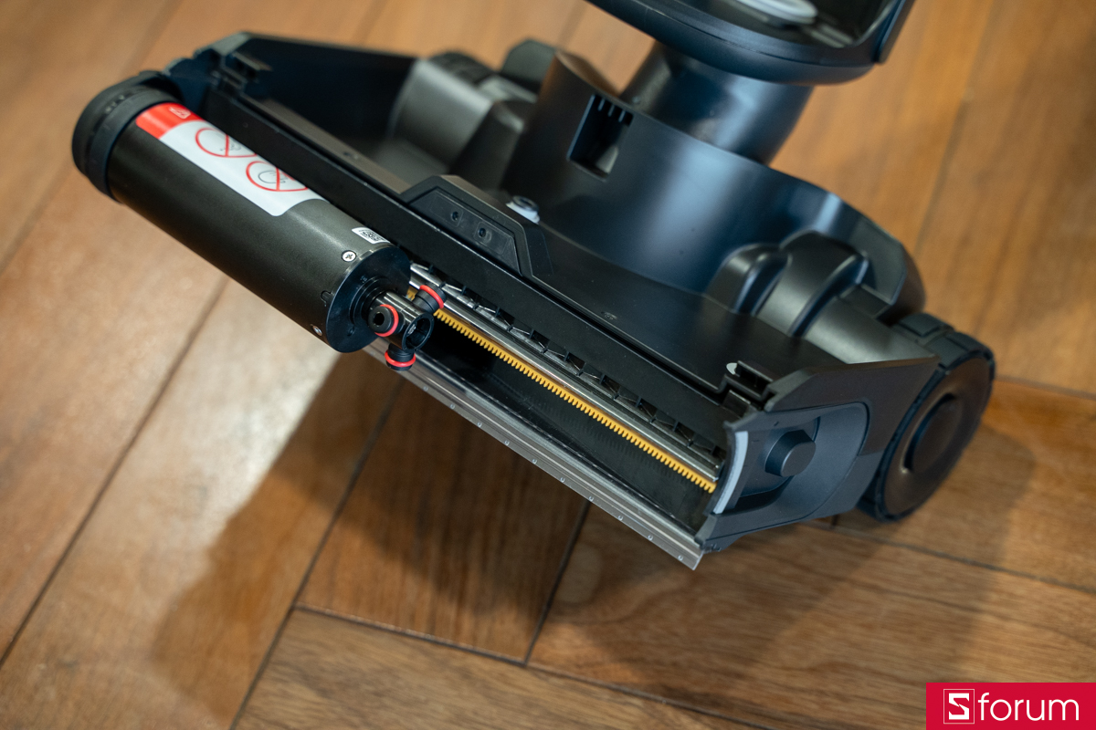 Vị trí lắp cuộn lăn trên Roborock F25 Ace Pro