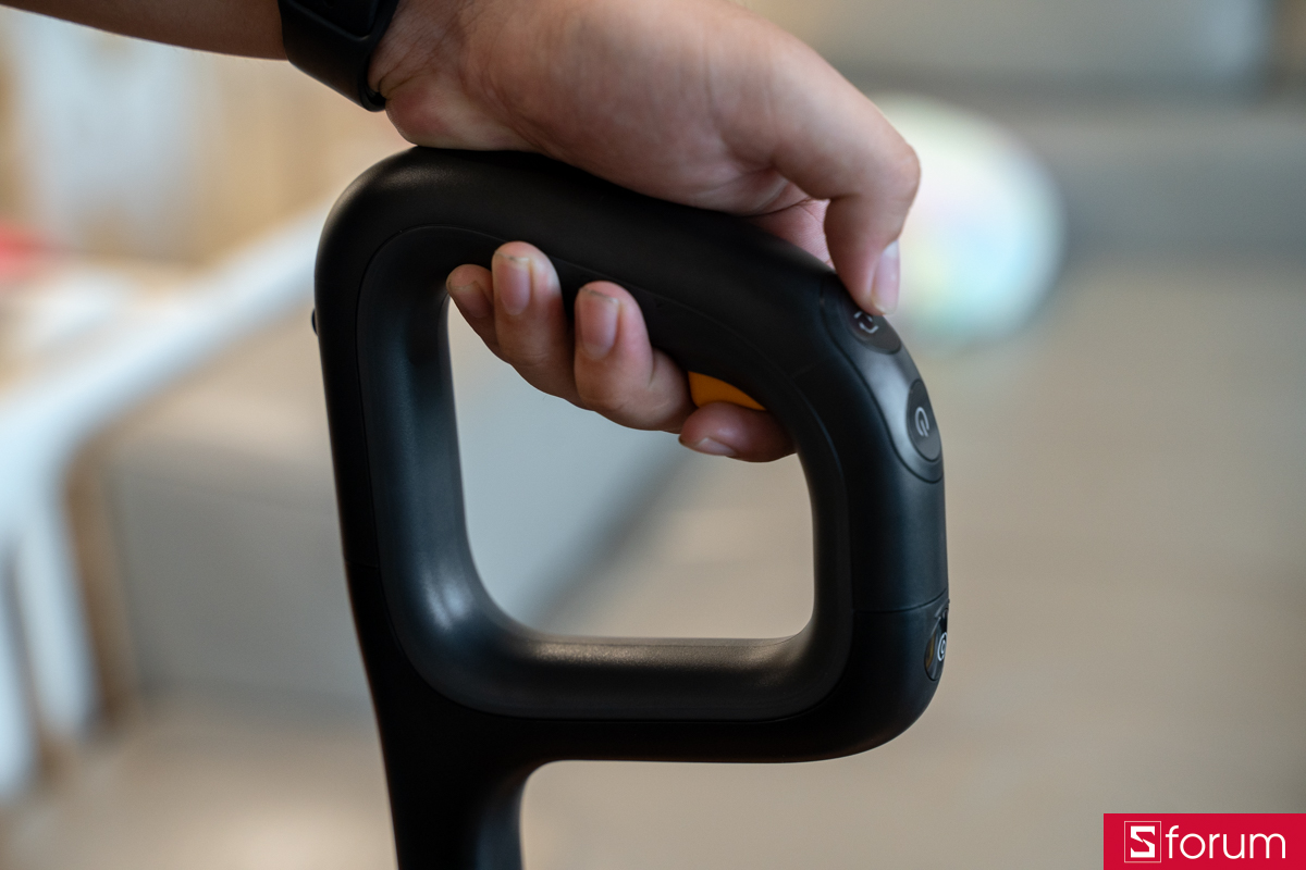 Nút bấm trên Roborock F25 Ace Pro