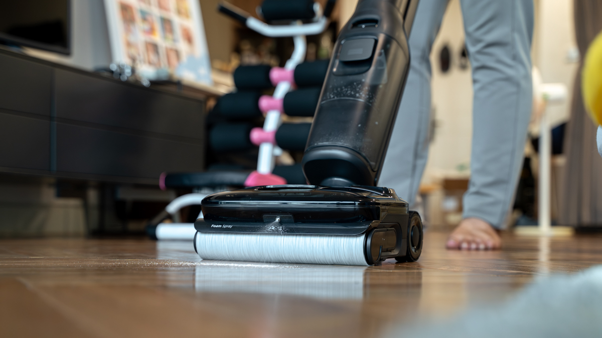 Trên tay Roborock F25 Ace Pro: Hút 25.000Pa, lau sạch bằng bọt siêu mịn, tự giặt sấy 95°C, giá 14.9 triệu Trên tay Roborock F25 Ace Pro: Hút 25.000Pa, lau sạch bằng bọt siêu mịn, tự giặt sấy 95°C, giá 14.9 triệu