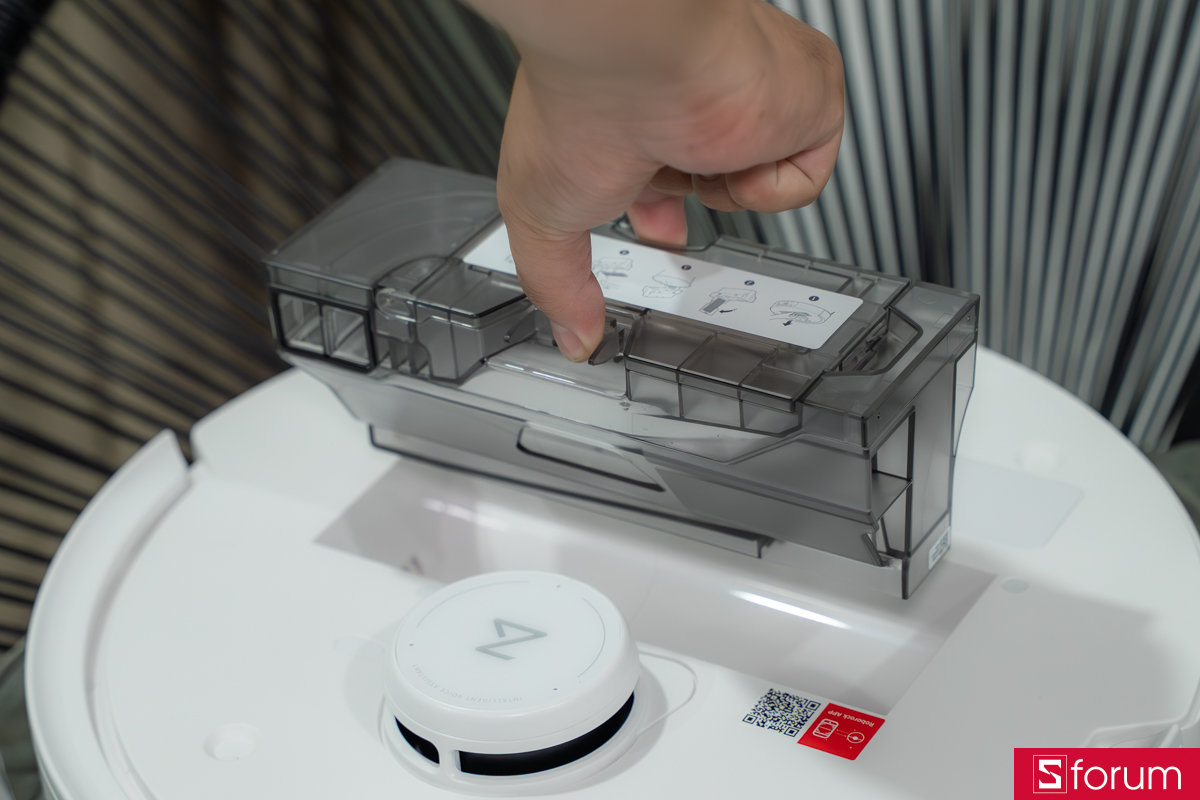 Hộp chứa bụi trên Roborock Qrevo Curv 2 Flow