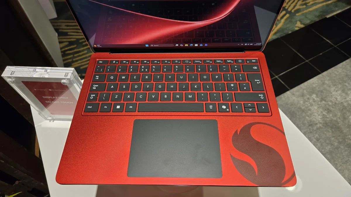Bàn phím và touchpad trên Surface Laptop