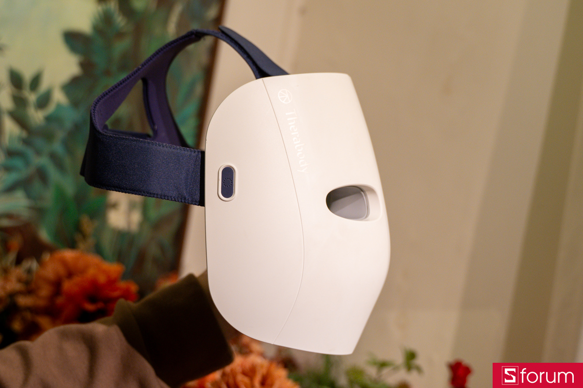Nút điều chỉnh chế độ đèn LED bên thái dương phải